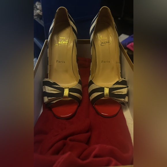 Christian louboutin peep toe pump sz 37 (Just soon) SOLD OUT EVERYWHERE - Picture 1 of 3
